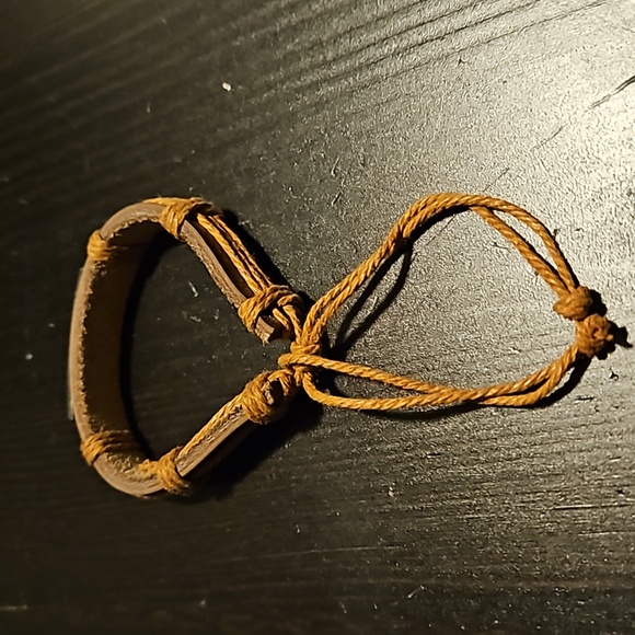 Hope Leather Bracelet - Picture 3 of 4